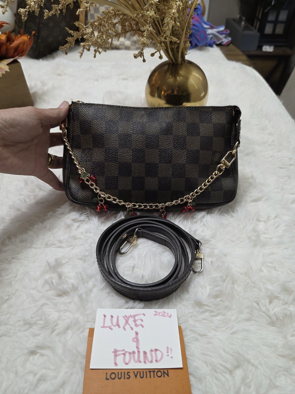 Pochette Damier LV
